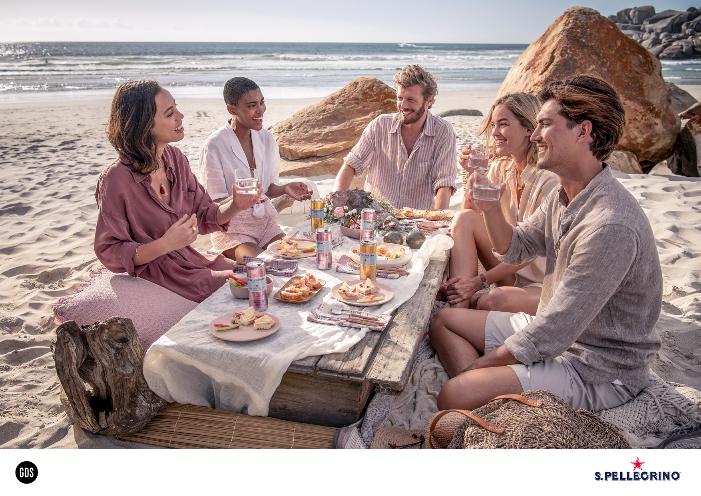 Foto COMMERCIAL   S.PELLEGRINO