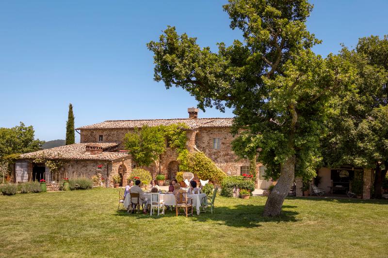 Foto COMMERCIAL Chianciano Terme Location privata Acqua Panna